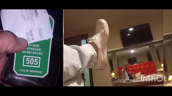 Com muito tesao esperando meu macho negão chegar no motel.vestindo lingerie branca