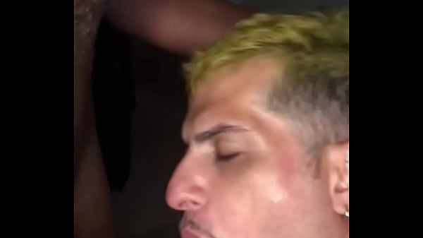 Fui conhecer o interior do RJ e acabei mamando gostoso esse indígena dotado e grosso