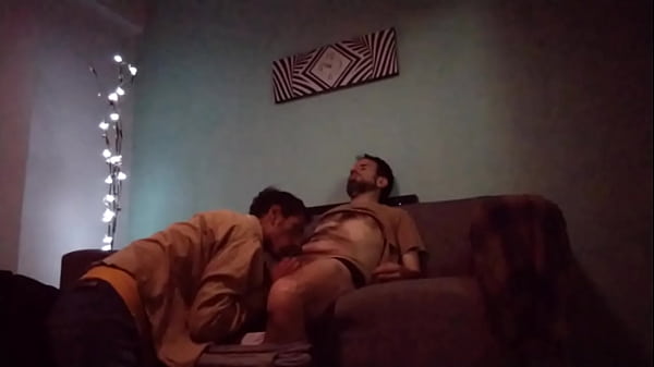 Haciendo un poco de masajes y saboreando verga…
