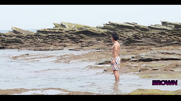 I fill my hole with cum in the middle of the beach in public