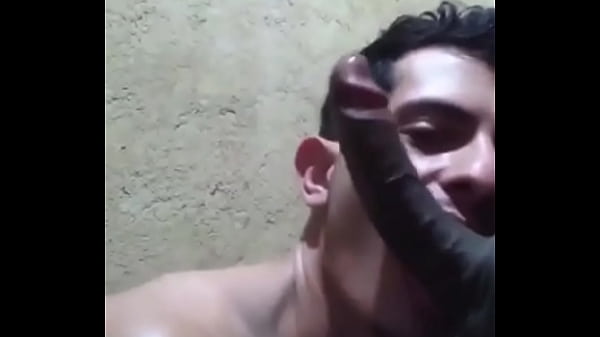 Mamando pau e tomando leite na boca