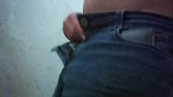 Mijando e gozando