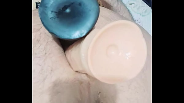 Enorme pauzão dentro do Cu