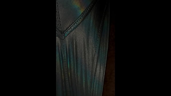 Látex prata atraiu o cuzinho. Silver latex attracted the asshole.