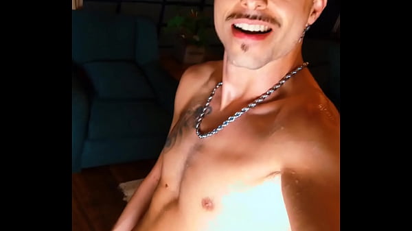 Bati uma, gozei gostoso e tomei meu próprio leite!