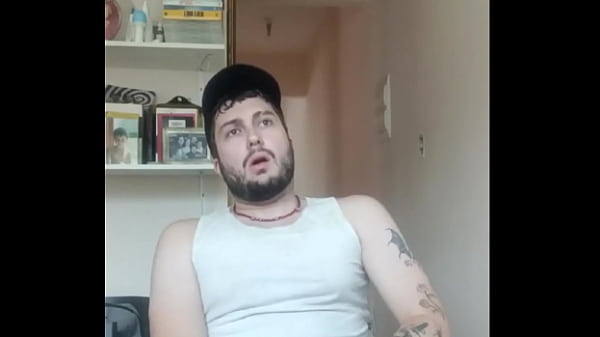 Branquinho tatuado batendo uma até gozar