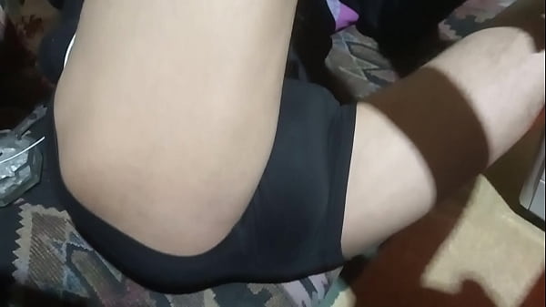 طيزي ممحونة تعال نيكني