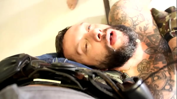 fondendo o cara depois do plantao