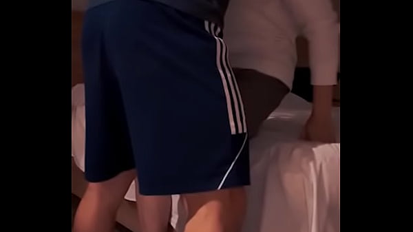 Mi cuñado prueba mi culo gay por primera vez luego de unas copas en el bar