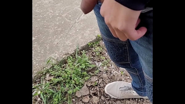 PISSING