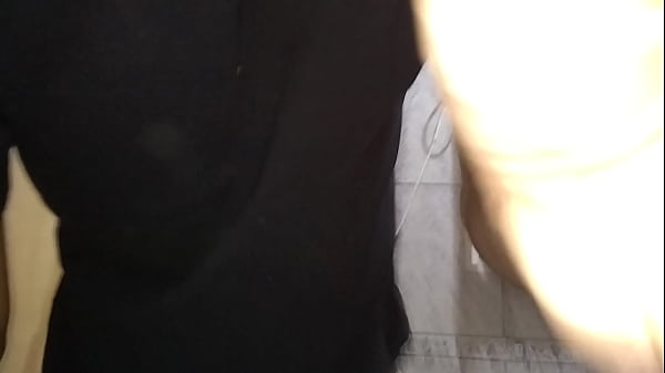Tocandome con estas tangas