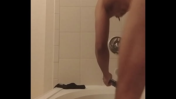Washing my booty hole and fucking it