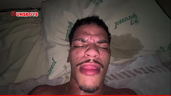Dotado arregaçou o cuzinho do safado