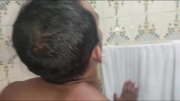 Ficou por ultimo no vestiario para trepar com o pedreiro da pica grossa