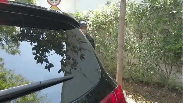 Fui fazer uma operação da SWAT na casa de um bandido, adrenalina virou tesão e acabei comendo meu colega de farda.