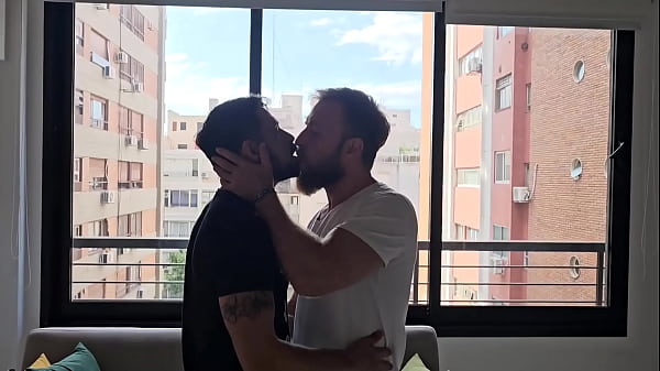 GIMO COMO PUTA Chico ruso me llena el culo de leche!!