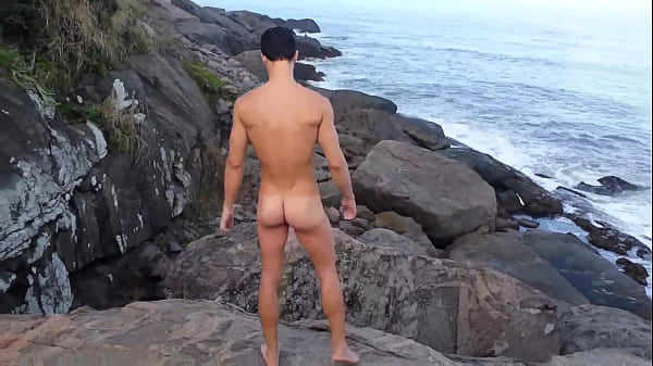 NA PRAIA DO ABRICÓ RJ SE EXIBINDO $