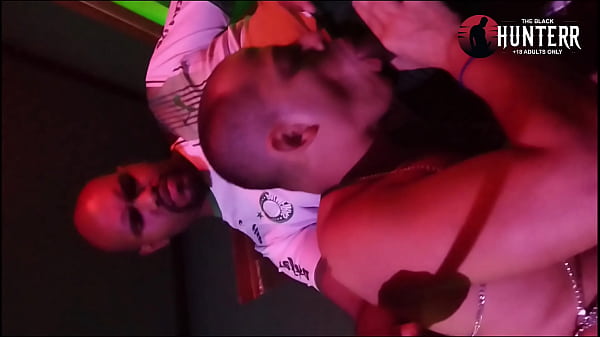 Sexo em público na festa