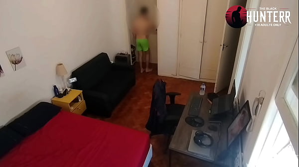 Twink dando pro técnico no alojamento da faculdade