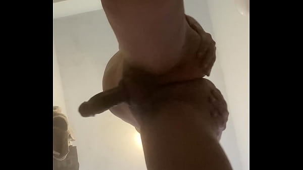 VERGA Y NALGAS DESDE ABAJO