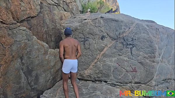 MACHOS FAZEM CRUISING EM PRAIA PARADISÍACA.  PORQUE A GENTE SABE QUE VOCÊS GOSTAM DE UM VERDADEIRO CRUISING