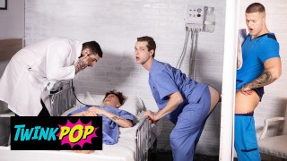 TWINKPOP – Twink Nurse Benjamin Blue Sucks Clark Delgaty’s Big Cock Through A Gloryhole