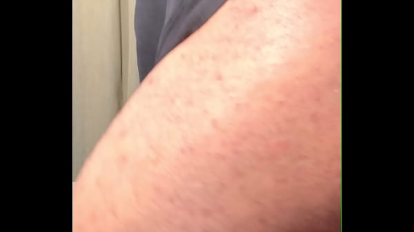 Young fat latin shaking ass