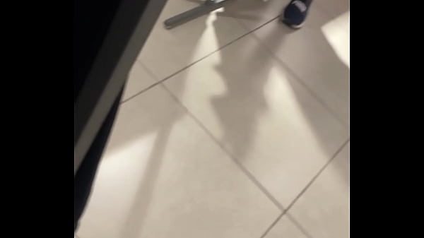 DANDO PRA UM BOY PUTO NO PROVADOR DA LOJA NO SHOPPING. QUASE NOS PEGARAM. – FREE
