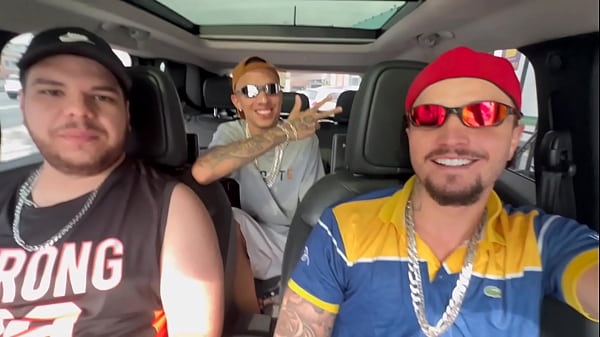 Dois Mandrakes Dotados Levam Gordinho No Motel Pra Revezar Pica No Rabão Dele – Erick Diaz e Helyo Karvalho Fodem Fernando Devil
