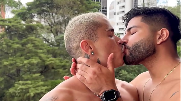 DOMINADOR TRATANDO A PUTINHA COMO ELA MERECE.