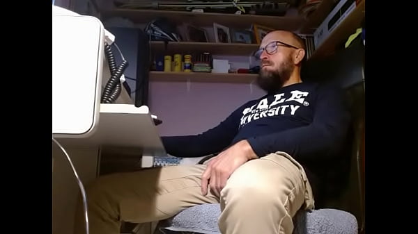 hugot 93 19.05.25 señalando con el dedo la corrida