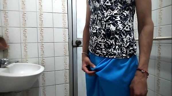 Man urinates and masturbates in public bathroom