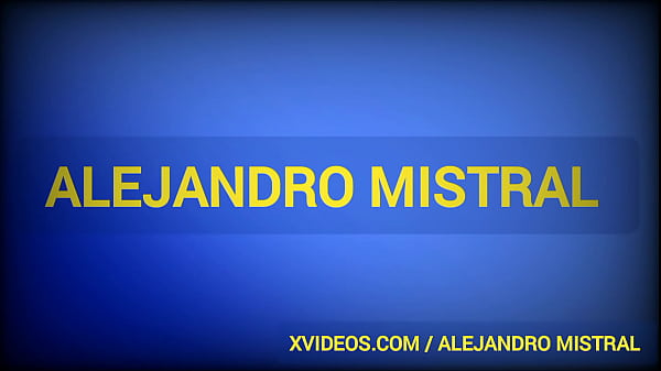 Enseña la verga por la bragueta cremallera del pantalón Alejandro Mistral
