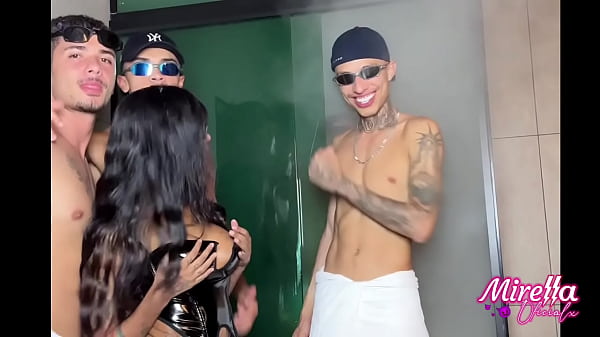 ESSA PIRANHA DEU PRA 4 , ENFIARAM EM TODOS BURACOS DELA SEM PENA