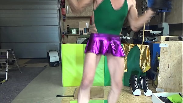 Extremeslut66 spielt mit ihrem Arsch, fetter Plug und öffnet ihrenArsch