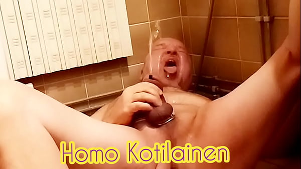 Homo Kotilainen pissing and drinking IT – Sep 23, 2024