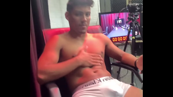 PARTICIPEI DE UM PODCAST E O OUTRO CONVIDADO HÉTERO JOGOU A ROLA NA MINHA CARA