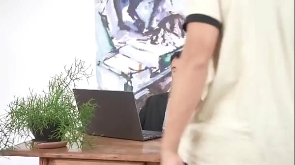 PEGUEI MEU COLEGA NO TRABALHO E MEU CHEFE VIU PELAS CAMERAS. SAFADO NÃO AGUENTOU E QUIS PARTICIPAR. – FREE