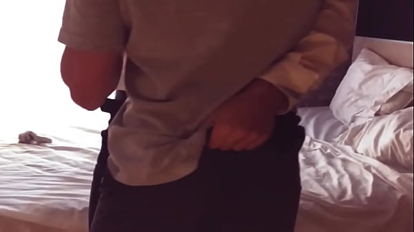 El pastor de mi iglesia me folla luego de confesar mis pecados