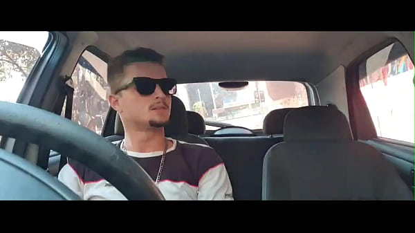 Erick Diaz levou o Carmona la no centro de sp e gozaram dentro do carro na rua