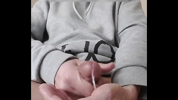 je me branle et je lèche mon jus crémeux,