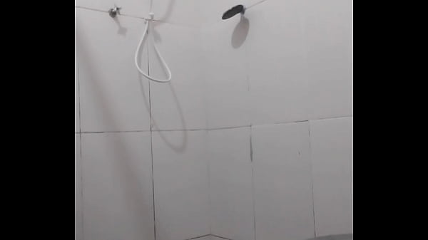 Punhetinha no banheiro