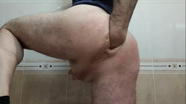 PUÑO ANAL POR CARLIANAL
