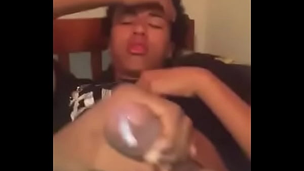 Masturbando a mi amigo gay
