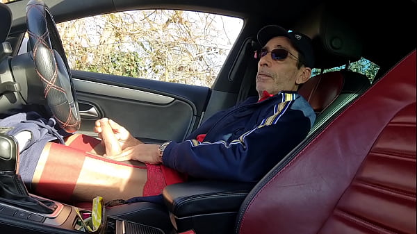 Bulgarian older Gypsy whore fucks himself in side the car to be seen in gay cruising area