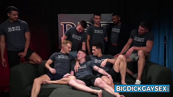 Kyle Harper saw new pairs or threesomes fucking and sucking thinking to himself it cant get any better than this