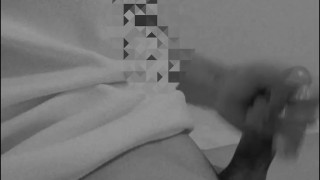 Masturbandome y frotandome hasta eyacular