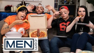 MEN – Dom King Sticks His Cock Through The Pizza Box For Some Blowjob Action With Logan Aarons