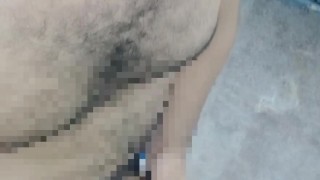 Chico peludo masturbandoce