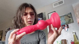 My Recommended beginner’s Dildo (Toybox showcase 1) Bloopers in the back!!
